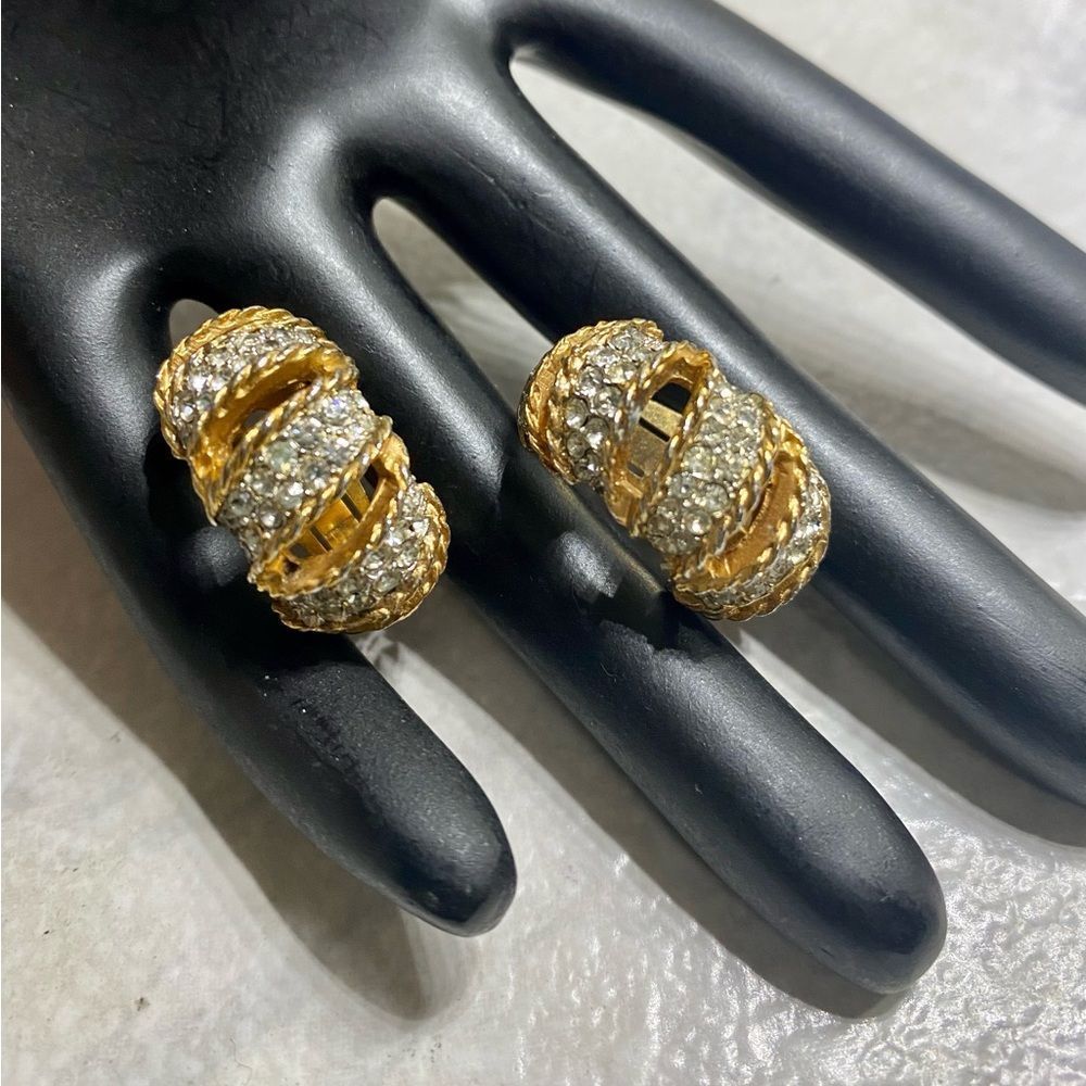VINTAGE KJL clip on earrings